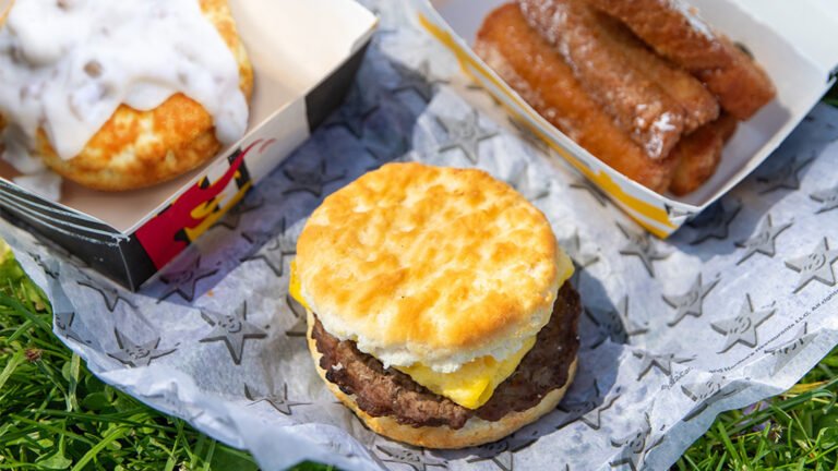 What Time Does Hardee'S Quit Serving Breakfast